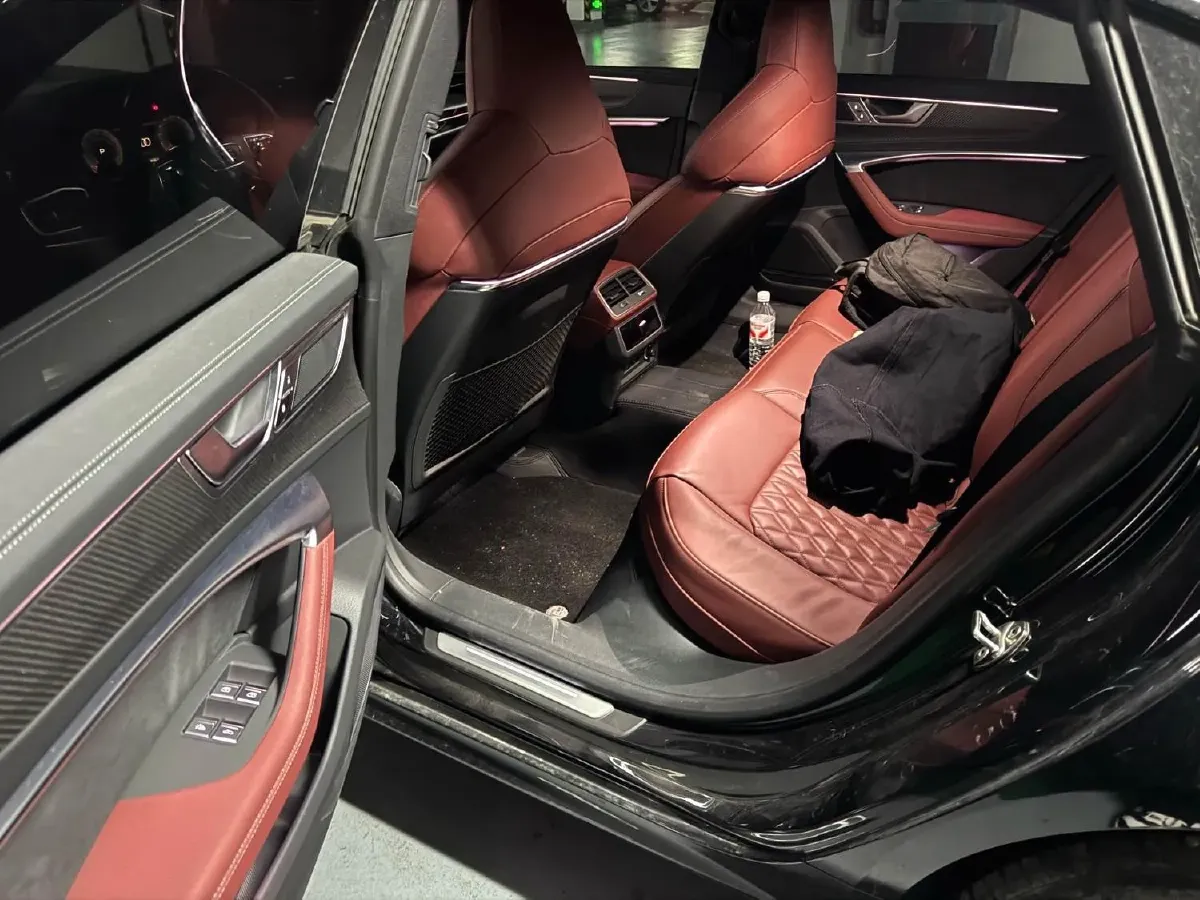 2024 Audi A7L 2.0T 245HP L4 7DCT,autocango,china used car exporter,china ev exporter,chinese used car exporter,chinese used ev exporter