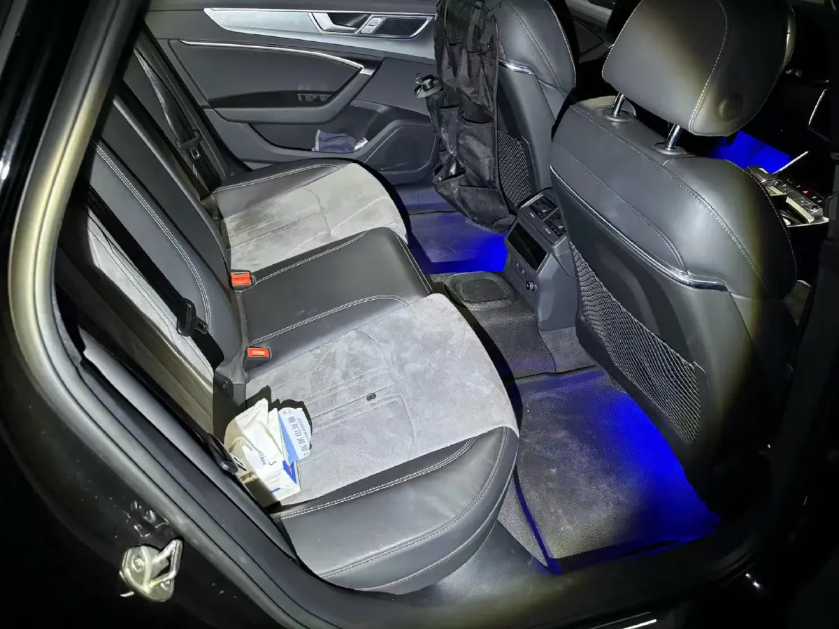 2023 Audi A6L 2.0T 245HP L4 7DCT,autocango,china used car exporter,china ev exporter,chinese used car exporter,chinese used ev exporter