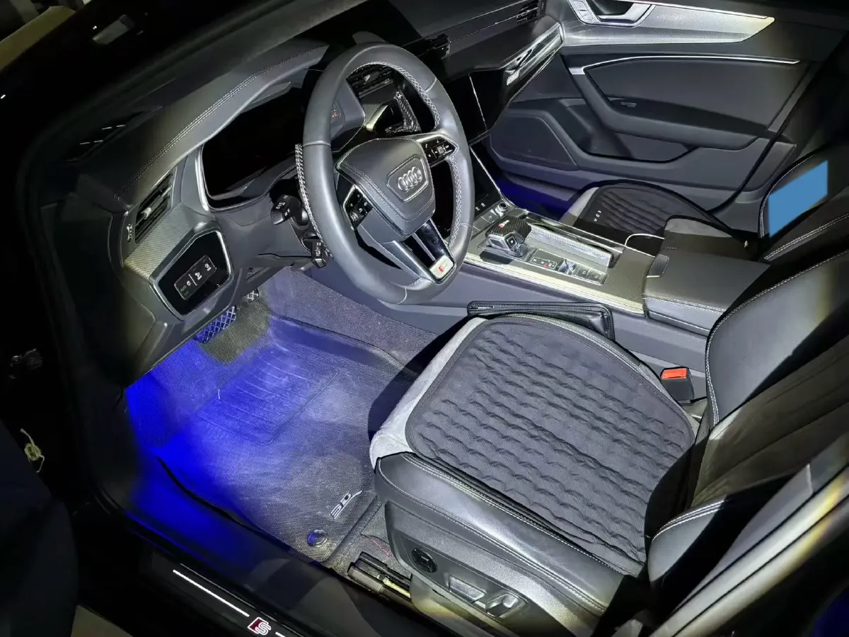 2023 Audi A6L 2.0T 245HP L4 7DCT,autocango,china used car exporter,china ev exporter,chinese used car exporter,chinese used ev exporter