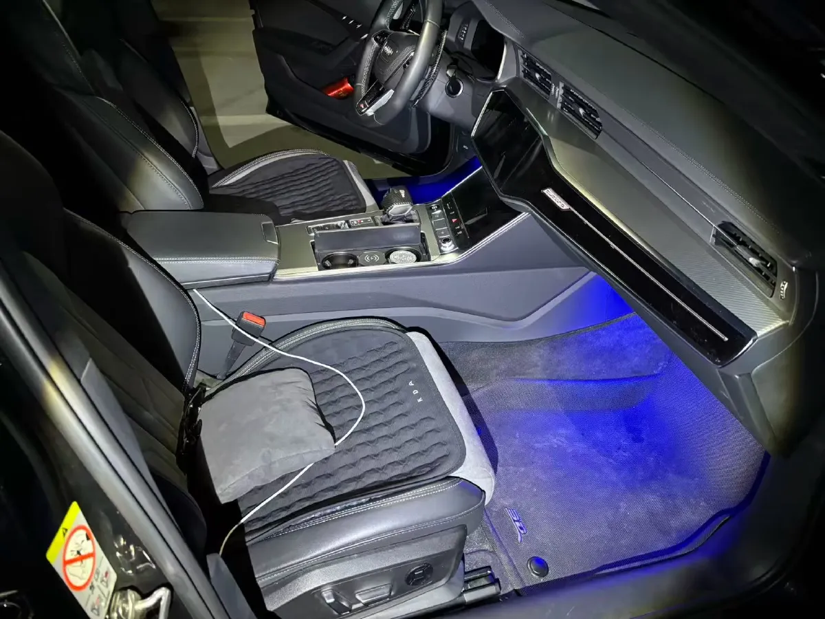 2023 Audi A6L 2.0T 245HP L4 7DCT,autocango,china used car exporter,china ev exporter,chinese used car exporter,chinese used ev exporter