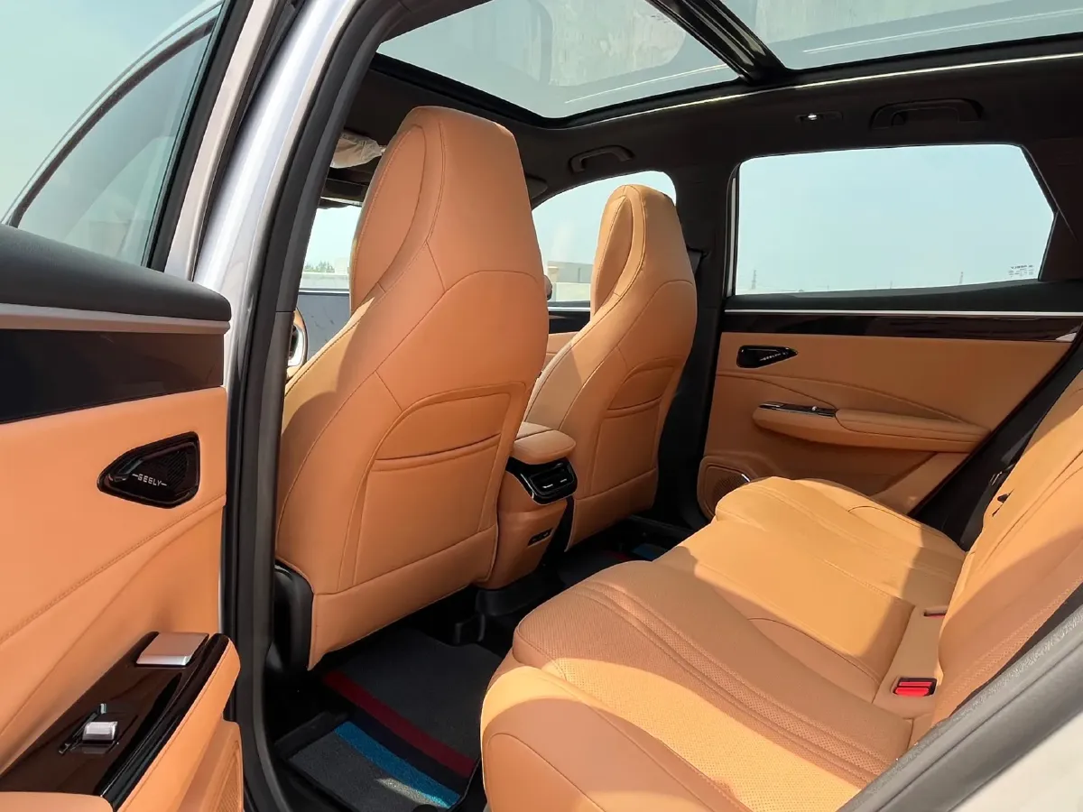 2025 Geely Galaxy L7 1.5L 112HP L4 1DHT PHEV 18.4KWH,autocango,china used car exporter,china ev exporter,chinese used car exporter,chinese used ev exporter
