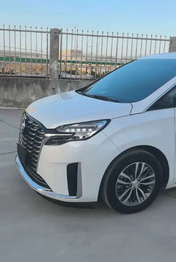 2023 Buick GL8 2.0T 237HP L4 9AT,autocango,china used car exporter,china ev exporter,chinese used car exporter,chinese used ev exporter
