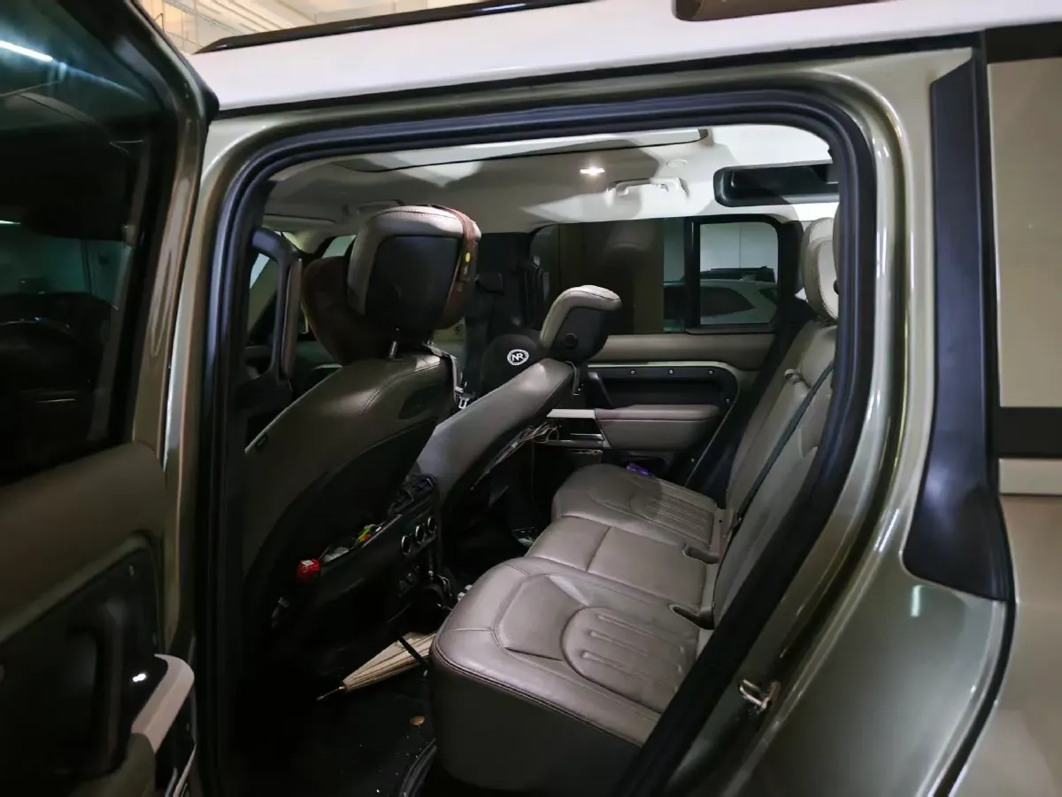 2020 Land Rover Defender 3.0T 400HP L6 8AT,autocango,china used car exporter,china ev exporter,chinese used car exporter,chinese used ev exporter