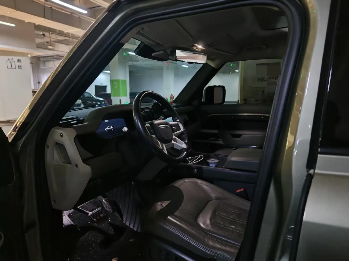 2020 Land Rover Defender 3.0T 400HP L6 8AT,autocango,china used car exporter,china ev exporter,chinese used car exporter,chinese used ev exporter