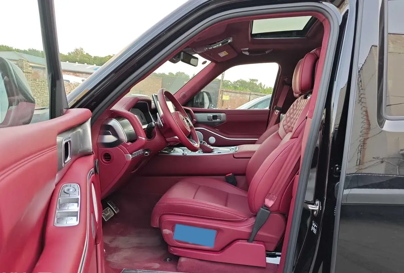 2024 Tank 700 3.0T 360HP V6 9AT PHEV 37.1KWH,autocango,china used car exporter,china ev exporter,chinese used car exporter,chinese used ev exporter