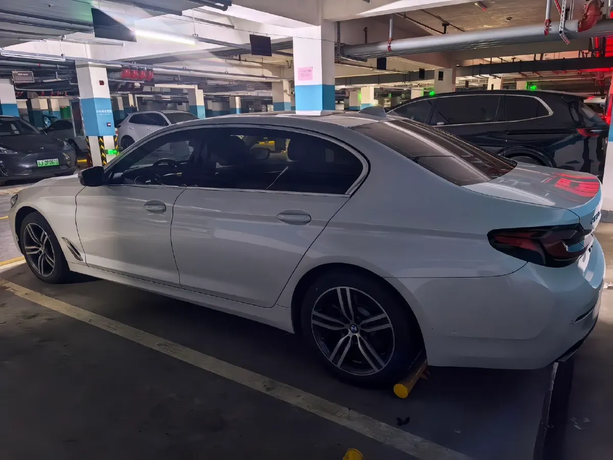 2022 BMW 5 Series 2.0T 252HP L4 8AT,autocango,china used car exporter,china ev exporter,chinese used car exporter,chinese used ev exporter