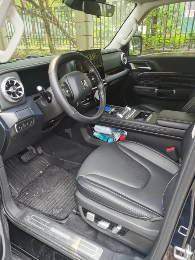 2025 Tank 300 2.0T 252HP L4 9AT PHEV,autocango,china used car exporter,china ev exporter,chinese used car exporter,chinese used ev exporter