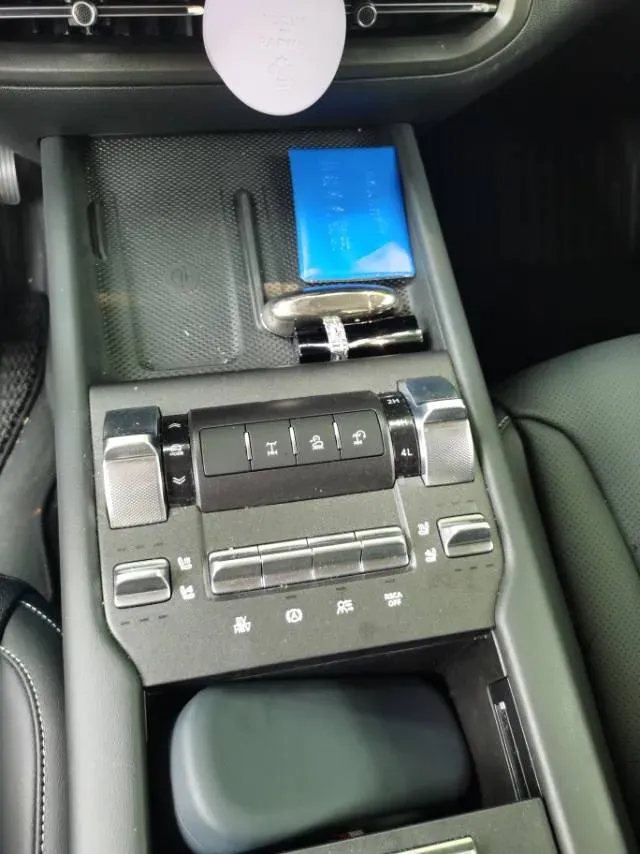 2025 Tank 300 2.0T 252HP L4 9AT PHEV,autocango,china used car exporter,china ev exporter,chinese used car exporter,chinese used ev exporter