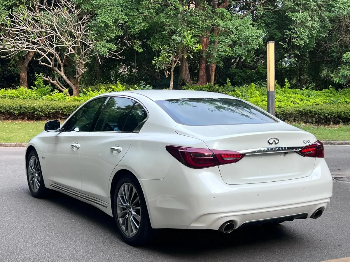 2018 Jeep Grand Commander 2.0T 265HP L4 9AT,autocango,china used car exporter,china ev exporter,chinese used car exporter,chinese used ev exporter