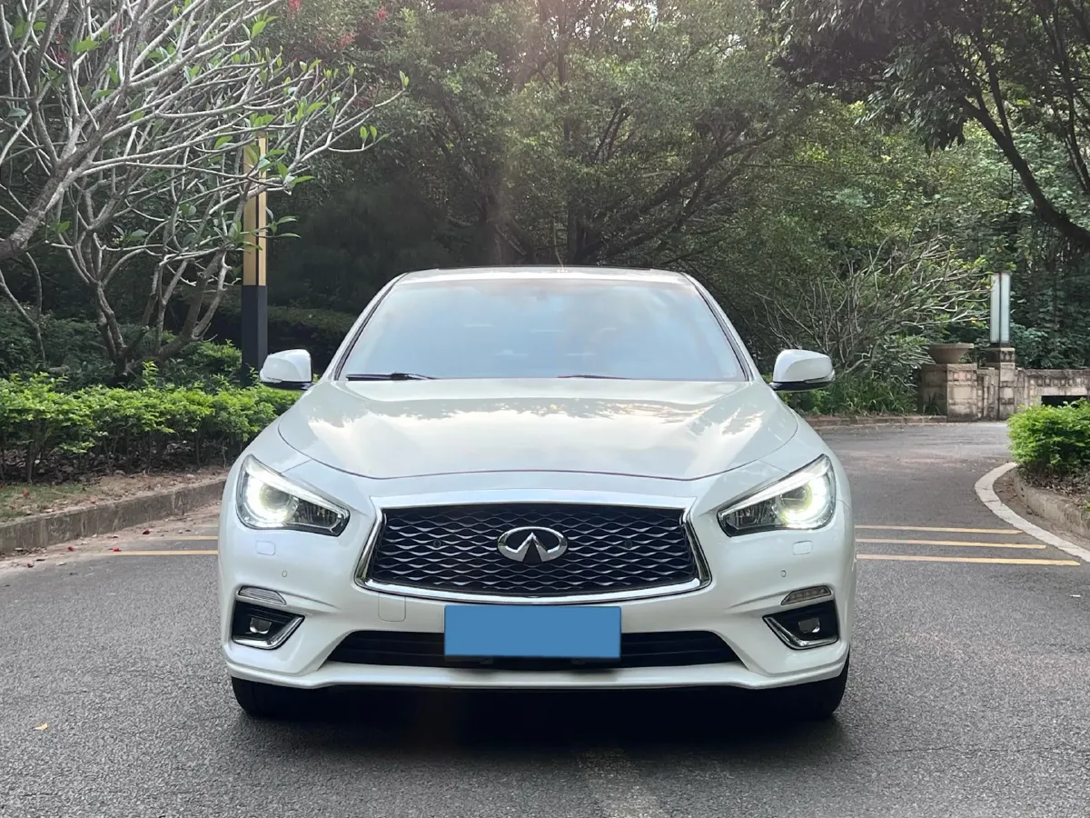 2018 Jeep Grand Commander 2.0T 265HP L4 9AT,autocango,china used car exporter,china ev exporter,chinese used car exporter,chinese used ev exporter