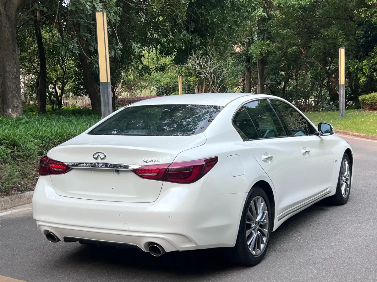 2018 Jeep Grand Commander 2.0T 265HP L4 9AT,autocango,china used car exporter,china ev exporter,chinese used car exporter,chinese used ev exporter