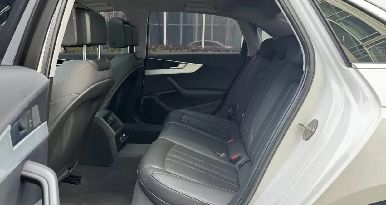 2020 Audi A4L 2.0T 190HP L4 7DCT,autocango,china used car exporter,china ev exporter,chinese used car exporter,chinese used ev exporter