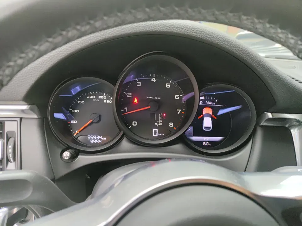 2021 Porsche Macan 2.0T 252HP L4 7DCT,autocango,china used car exporter,china ev exporter,chinese used car exporter,chinese used ev exporter