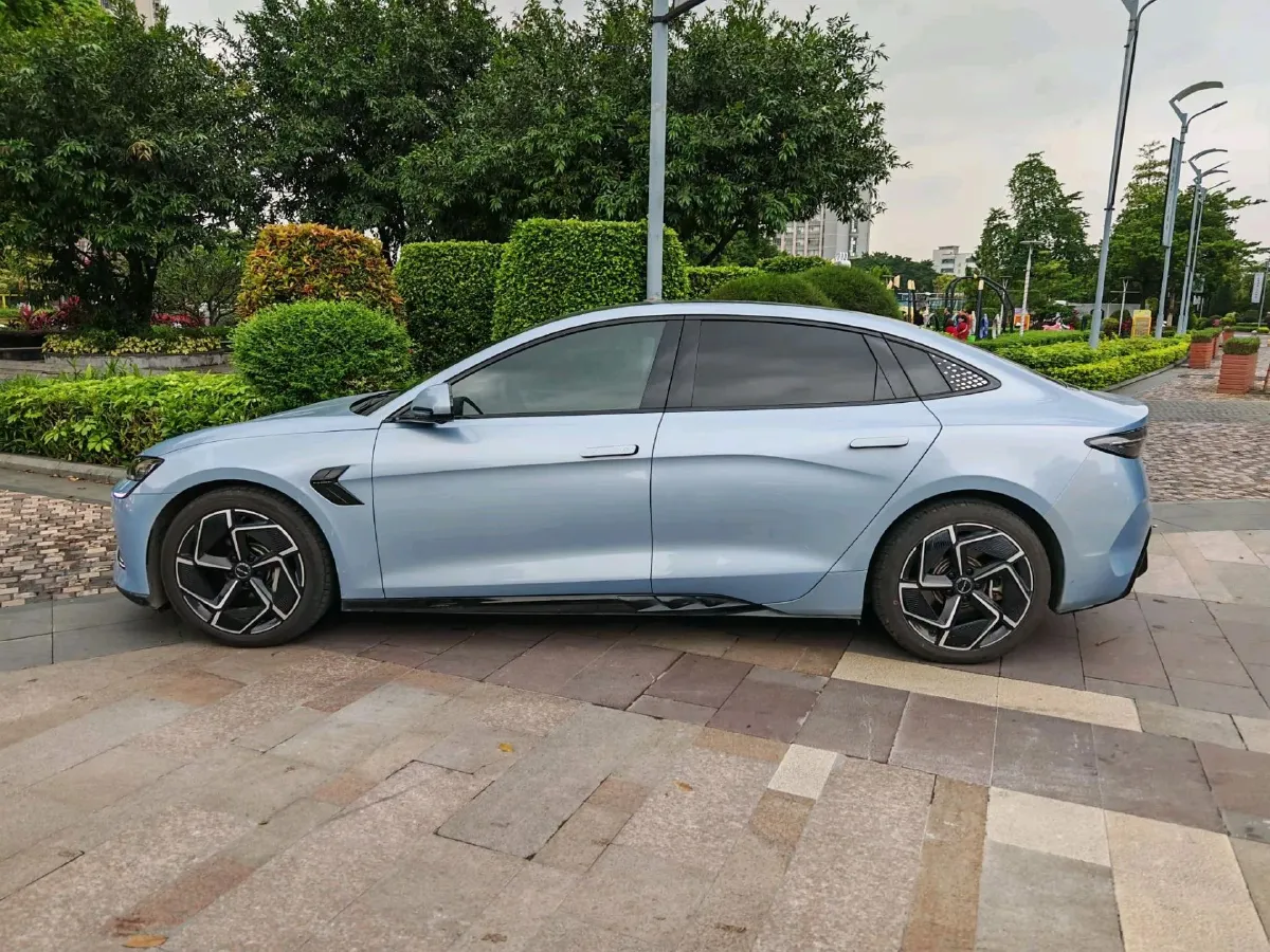 2022 AITO AITO M5 Range Extended 125HP REEV 40KWH,autocango,china used car exporter,china ev exporter,chinese used car exporter,chinese used ev exporter