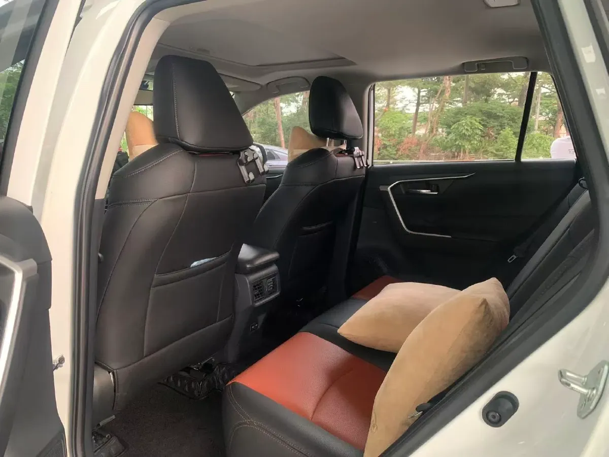 2024 Toyota RAV4 2.0L 171HP L4 CVT,autocango,china used car exporter,china ev exporter,chinese used car exporter,chinese used ev exporter