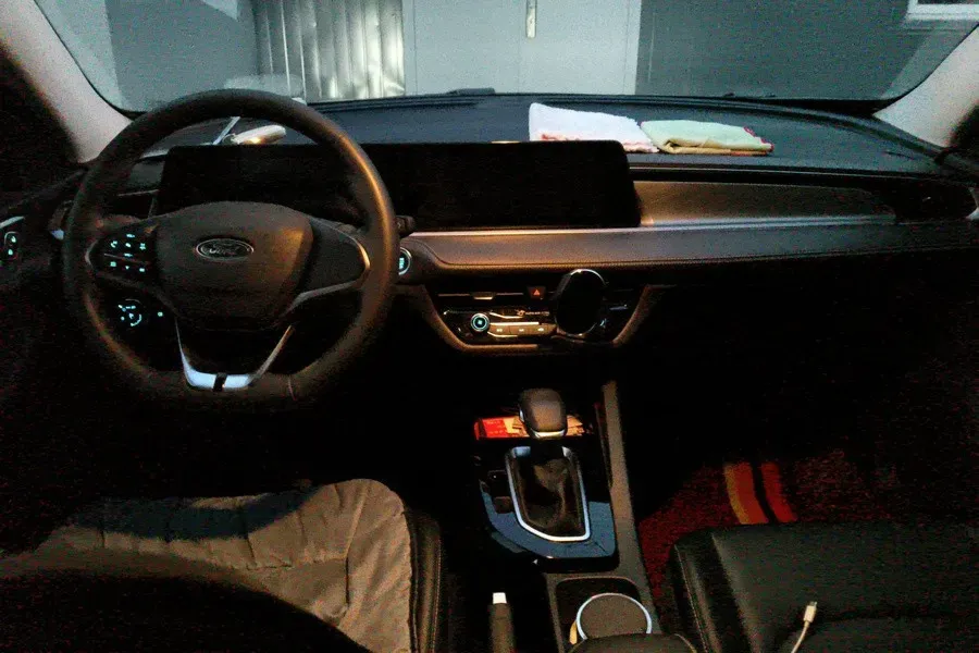 2021 Ford Escort 1.5L 122HP L3 6AT,autocango,china used car exporter,china ev exporter,chinese used car exporter,chinese used ev exporter