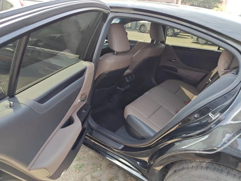 2022 Lexus ES 2.5L 178HP L4 E-CVT Hybrid,autocango,china used car exporter,china ev exporter,chinese used car exporter,chinese used ev exporter