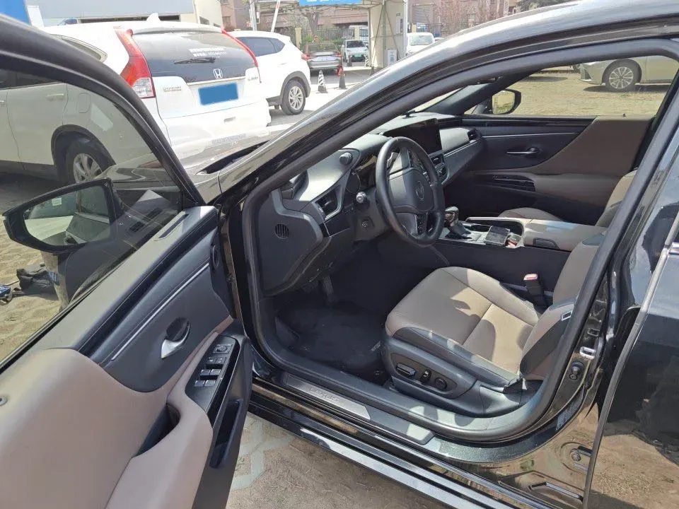 2022 Lexus ES 2.5L 178HP L4 E-CVT Hybrid,autocango,china used car exporter,china ev exporter,chinese used car exporter,chinese used ev exporter