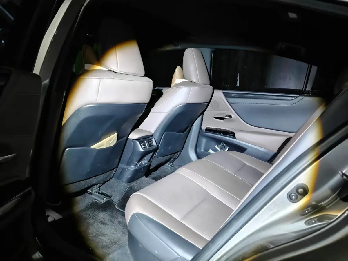 2022 Lexus ES 2.5L 178HP L4 E-CVT Hybrid,autocango,china used car exporter,china ev exporter,chinese used car exporter,chinese used ev exporter