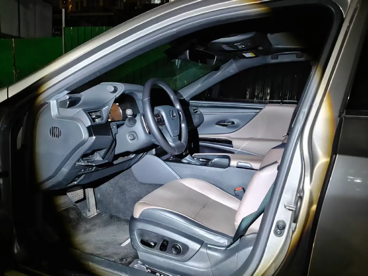 2022 Lexus ES 2.5L 178HP L4 E-CVT Hybrid,autocango,china used car exporter,china ev exporter,chinese used car exporter,chinese used ev exporter