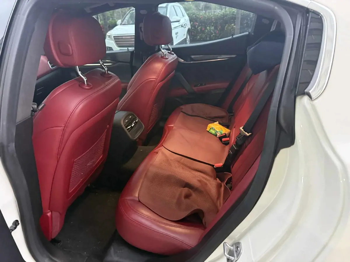 2021 Maserati Ghibli 2.0T 330HP L4 8AT,autocango,china used car exporter,china ev exporter,chinese used car exporter,chinese used ev exporter
