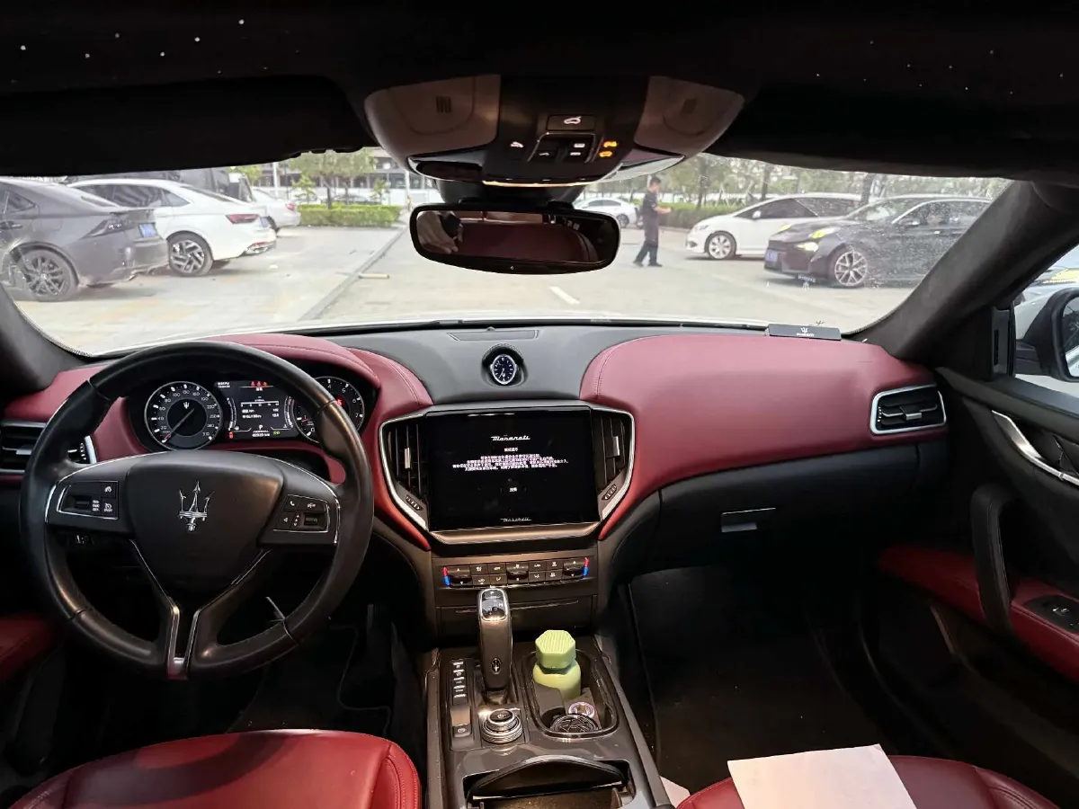 2021 Maserati Ghibli 2.0T 330HP L4 8AT,autocango,china used car exporter,china ev exporter,chinese used car exporter,chinese used ev exporter