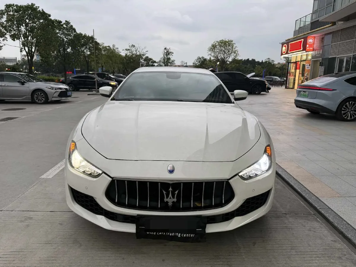 2021 Maserati Ghibli 2.0T 330HP L4 8AT,autocango,china used car exporter,china ev exporter,chinese used car exporter,chinese used ev exporter