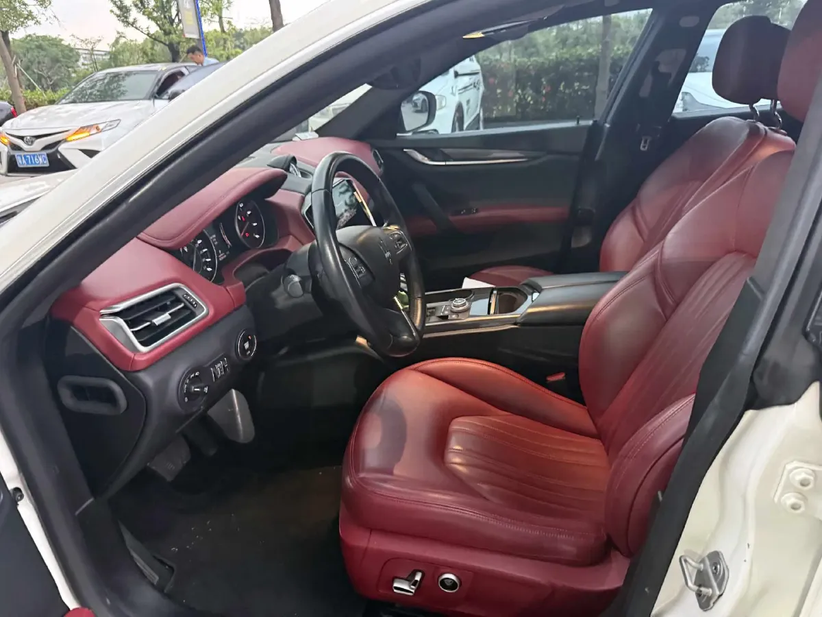 2021 Maserati Ghibli 2.0T 330HP L4 8AT,autocango,china used car exporter,china ev exporter,chinese used car exporter,chinese used ev exporter