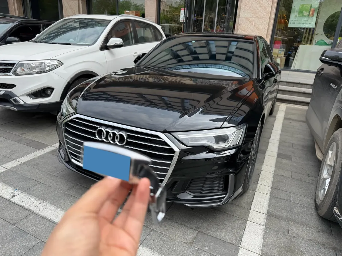 2022 Audi A6L 2.0T 224HP L4 7DCT,autocango,china used car exporter,china ev exporter,chinese used car exporter,chinese used ev exporter