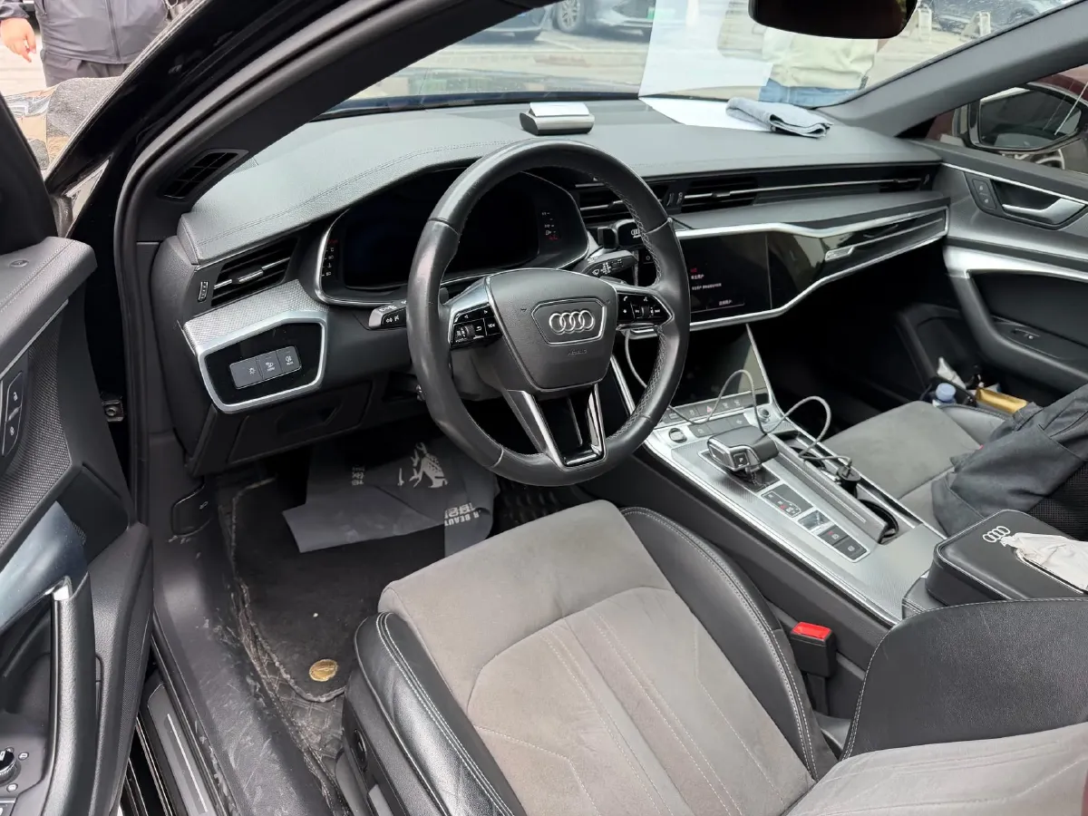2022 Audi A6L 2.0T 224HP L4 7DCT,autocango,china used car exporter,china ev exporter,chinese used car exporter,chinese used ev exporter