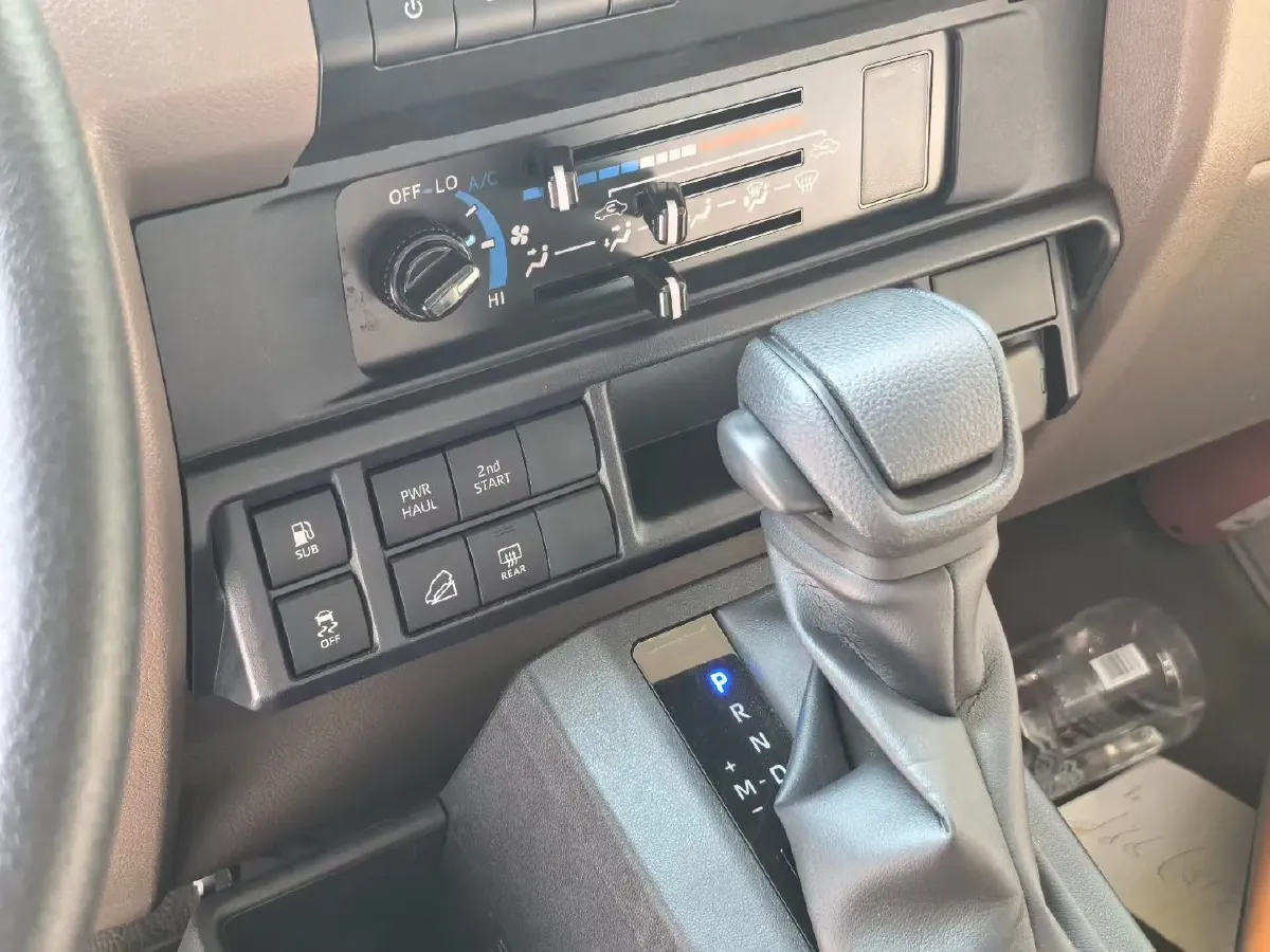 2024 Land Rover Range Rover Velar 2.0T 250HP L4 8AT,autocango,china used car exporter,china ev exporter,chinese used car exporter,chinese used ev exporter