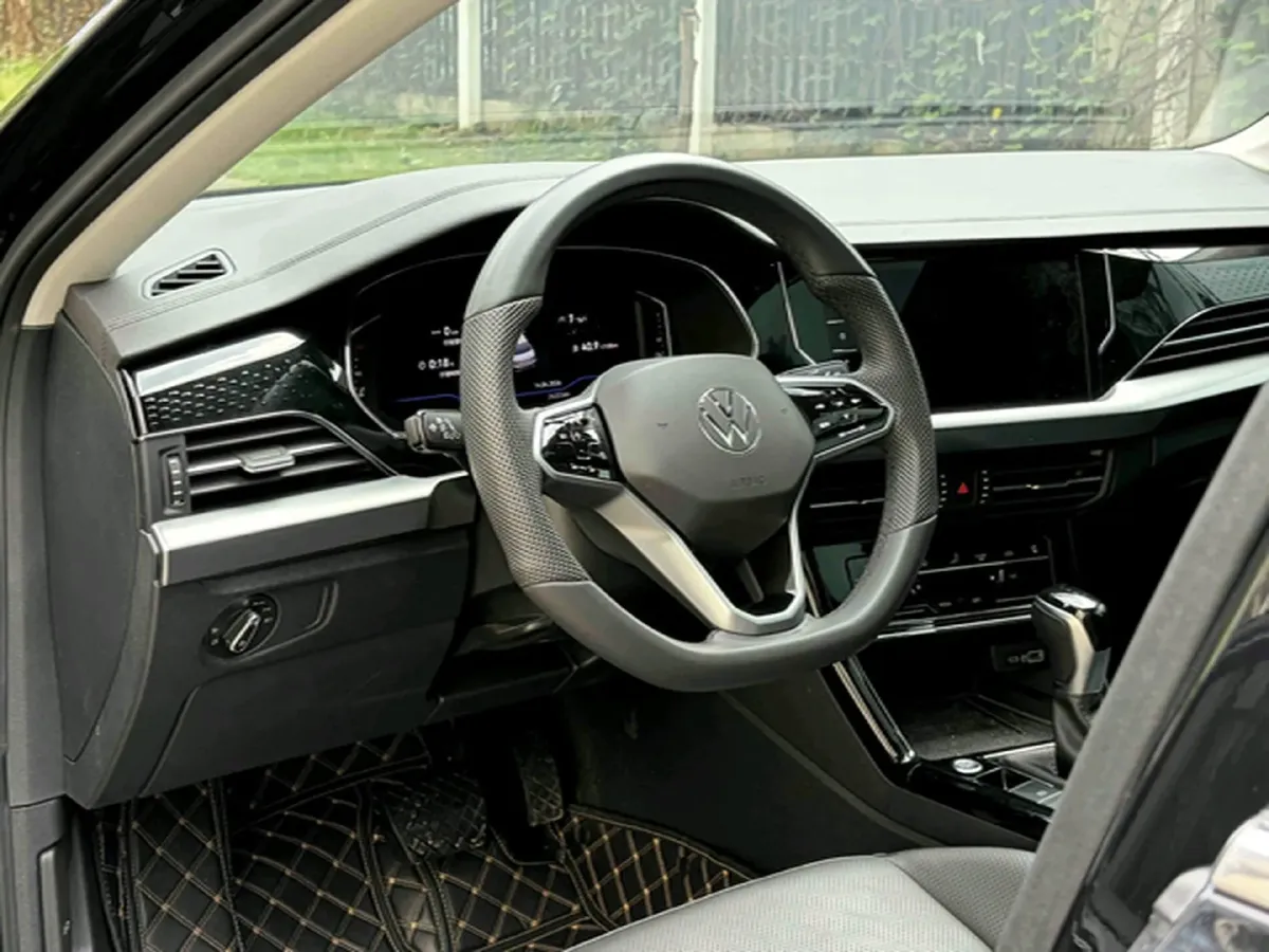 2024 Volkswagen Passat 2.0T 220HP L4 7DCT,autocango,china used car exporter,china ev exporter,chinese used car exporter,chinese used ev exporter