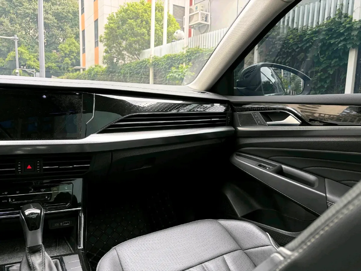 2024 Volkswagen Passat 2.0T 220HP L4 7DCT,autocango,china used car exporter,china ev exporter,chinese used car exporter,chinese used ev exporter