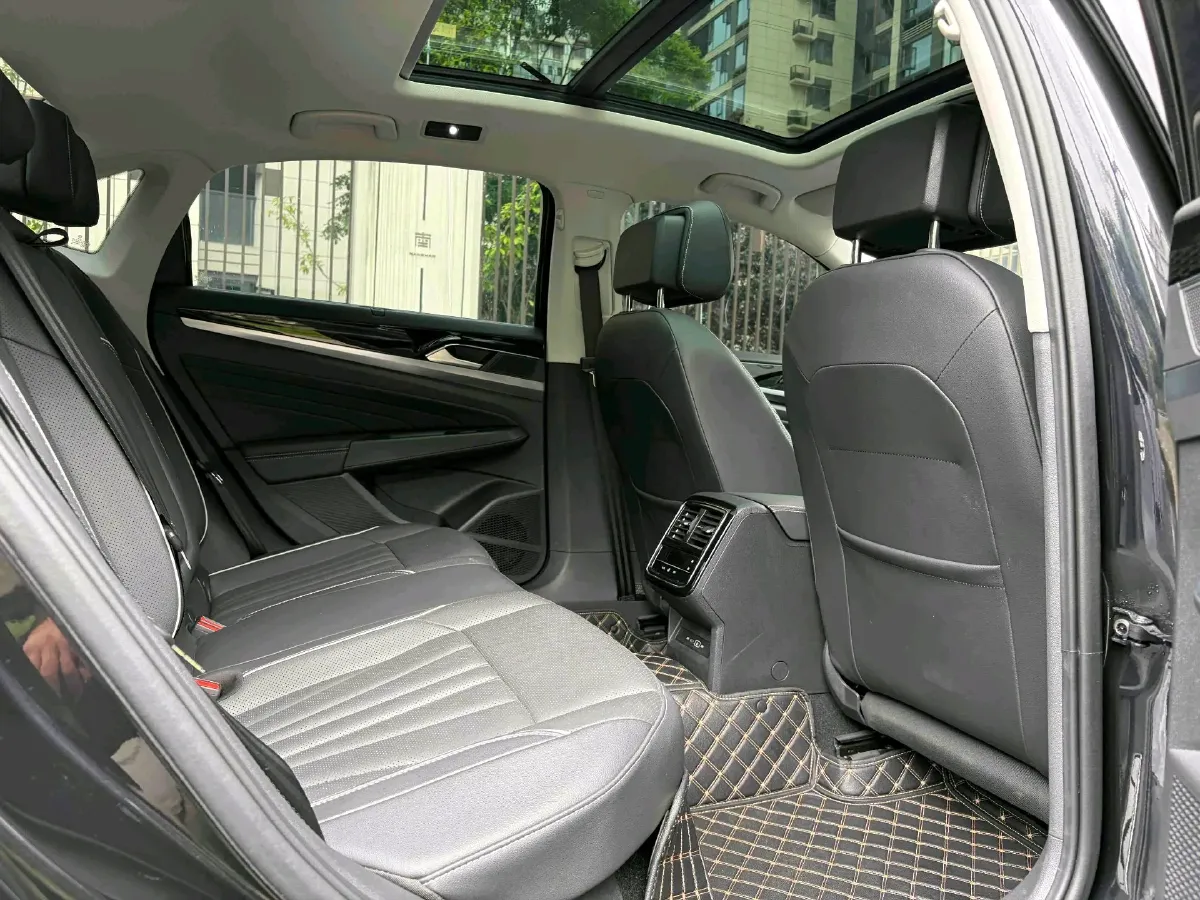 2024 Volkswagen Passat 2.0T 220HP L4 7DCT,autocango,china used car exporter,china ev exporter,chinese used car exporter,chinese used ev exporter