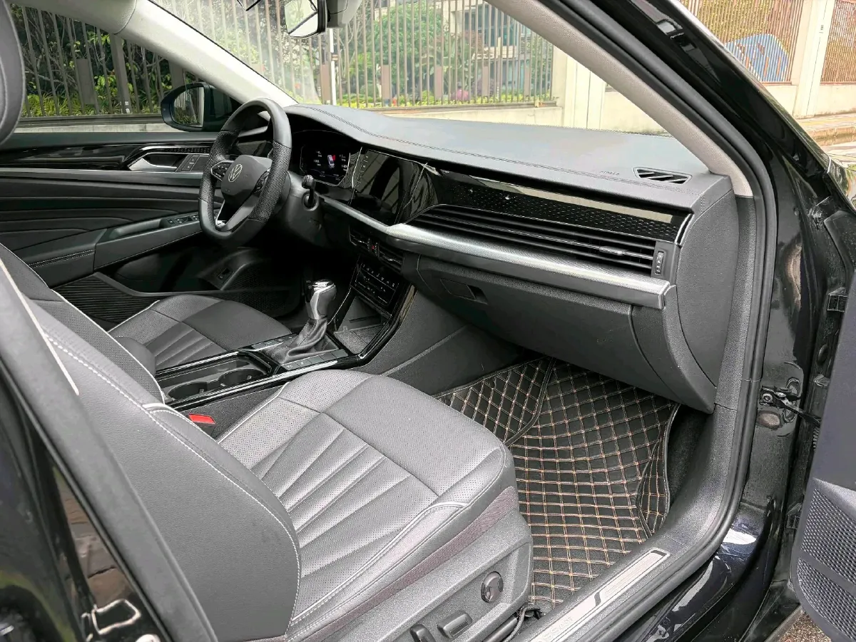 2024 Volkswagen Passat 2.0T 220HP L4 7DCT,autocango,china used car exporter,china ev exporter,chinese used car exporter,chinese used ev exporter