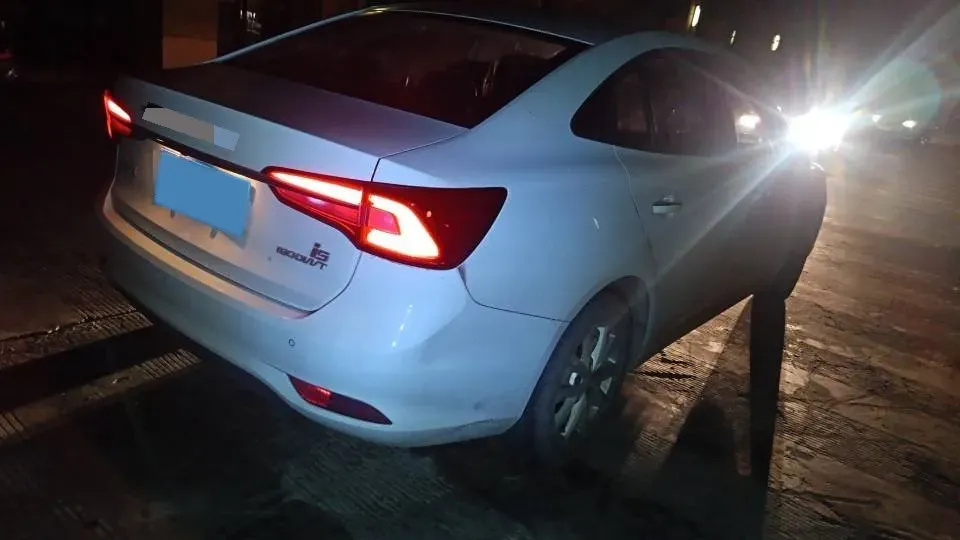 2020 Roewe i5 1.5L 120HP L4 5MT,autocango,china used car exporter,china ev exporter,chinese used car exporter,chinese used ev exporter