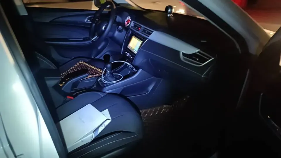 2020 Roewe i5 1.5L 120HP L4 5MT,autocango,china used car exporter,china ev exporter,chinese used car exporter,chinese used ev exporter