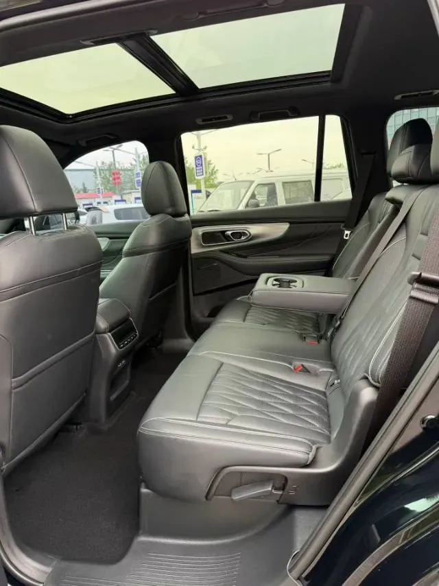 2022 GAC Trumpchi GS8 2.0T 252HP L4 8AT,autocango,china used car exporter,china ev exporter,chinese used car exporter,chinese used ev exporter