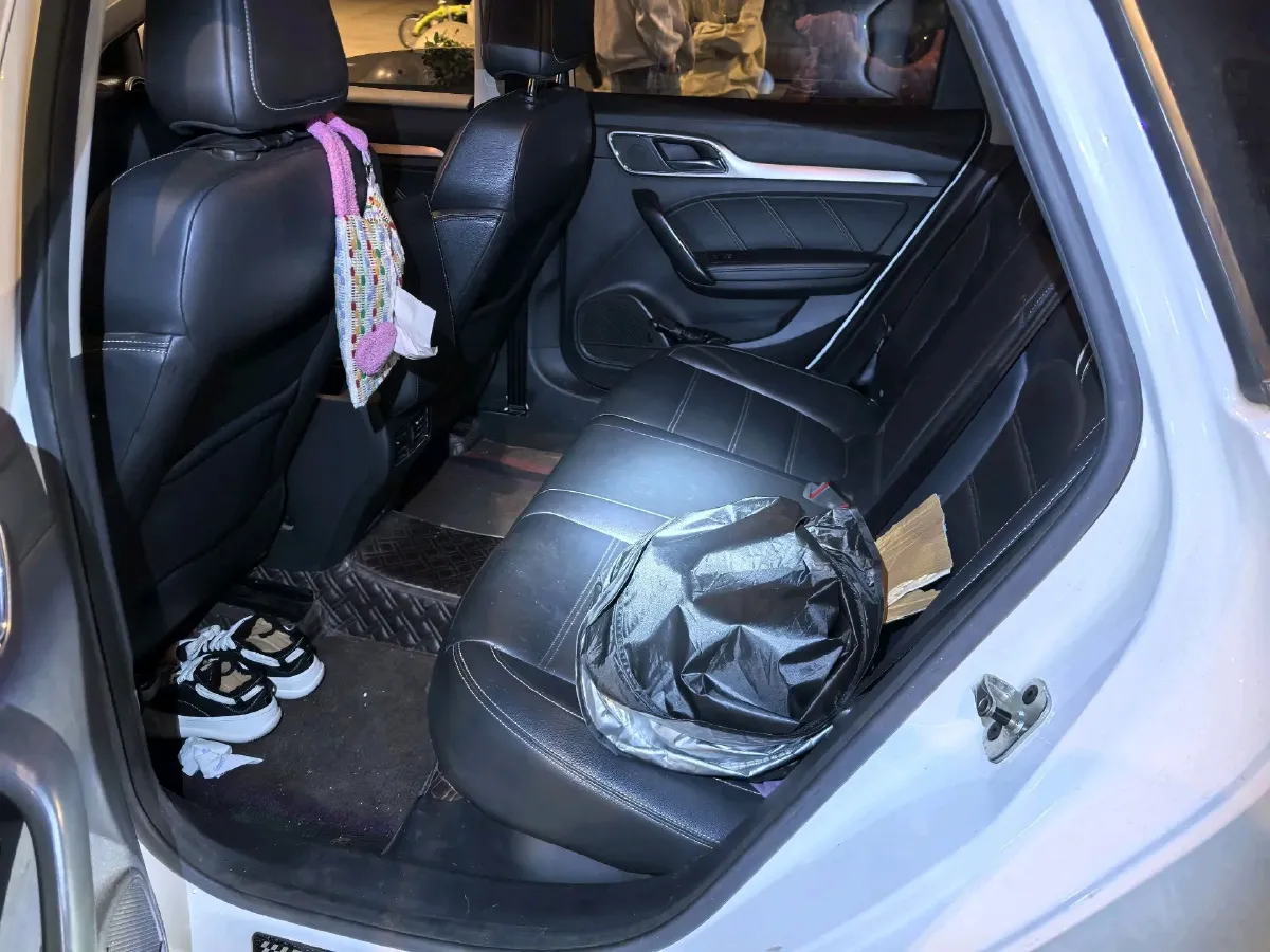 2019 MAXUS XinTu V80 2.5T 136HP L4 6AMT,autocango,china used car exporter,china ev exporter,chinese used car exporter,chinese used ev exporter