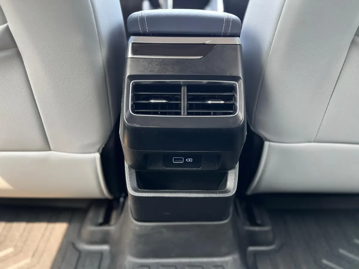 2021 Geely Preface 2.0T 190HP L4 7DCT,autocango,china used car exporter,china ev exporter,chinese used car exporter,chinese used ev exporter