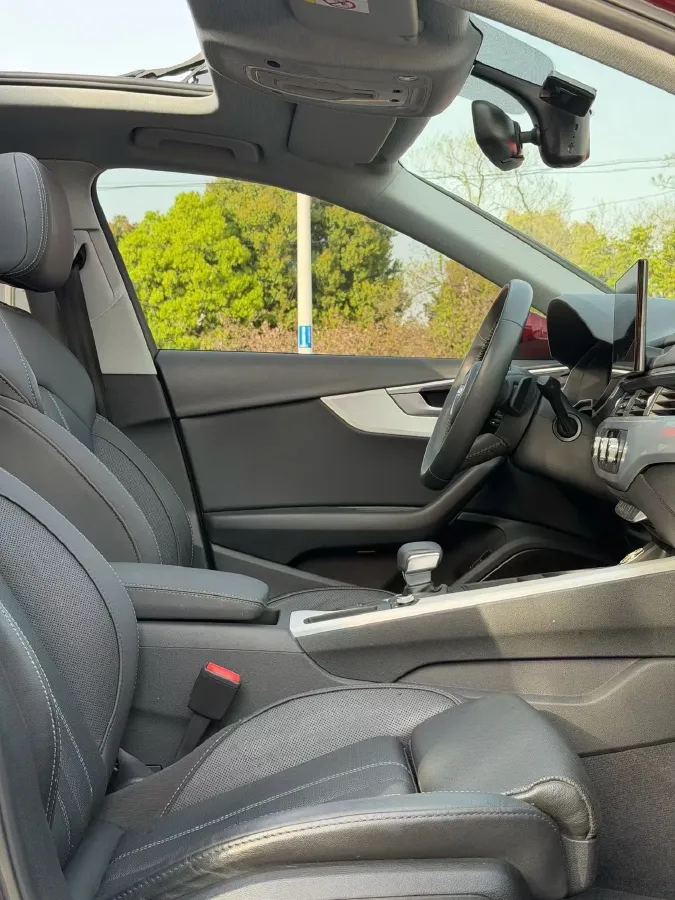 2020 Audi A4L 2.0T 190HP L4 7DCT,autocango,china used car exporter,china ev exporter,chinese used car exporter,chinese used ev exporter