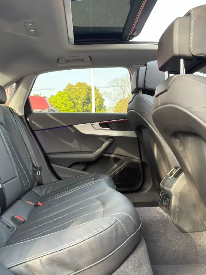 2020 Audi A4L 2.0T 190HP L4 7DCT,autocango,china used car exporter,china ev exporter,chinese used car exporter,chinese used ev exporter