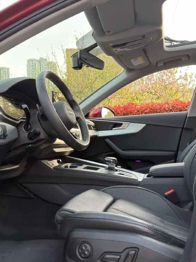 2020 Audi A4L 2.0T 190HP L4 7DCT,autocango,china used car exporter,china ev exporter,chinese used car exporter,chinese used ev exporter