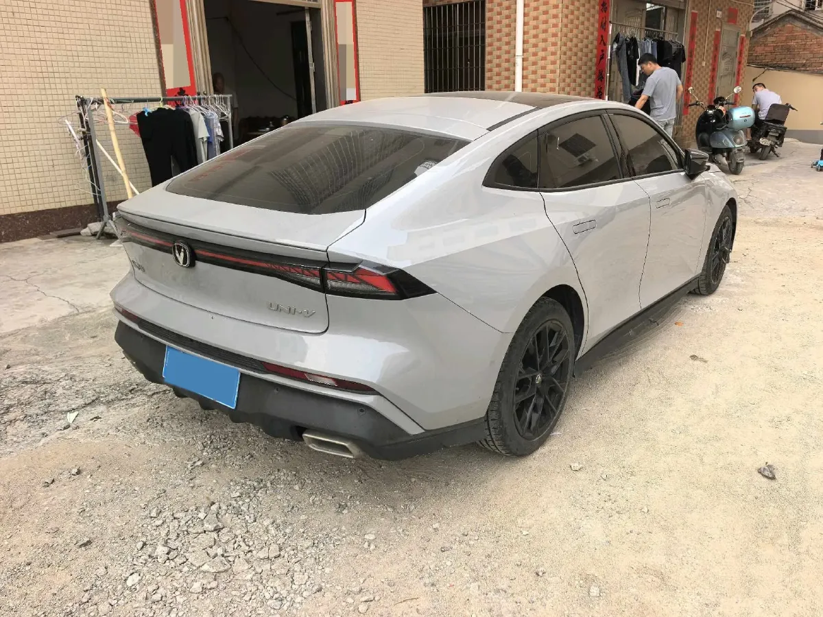 2024 ChangAn UNI-V 1.5T 188HP L4 7DCT,autocango,china used car exporter,china ev exporter,chinese used car exporter,chinese used ev exporter