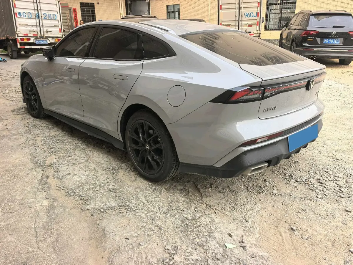 2024 ChangAn UNI-V 1.5T 188HP L4 7DCT,autocango,china used car exporter,china ev exporter,chinese used car exporter,chinese used ev exporter