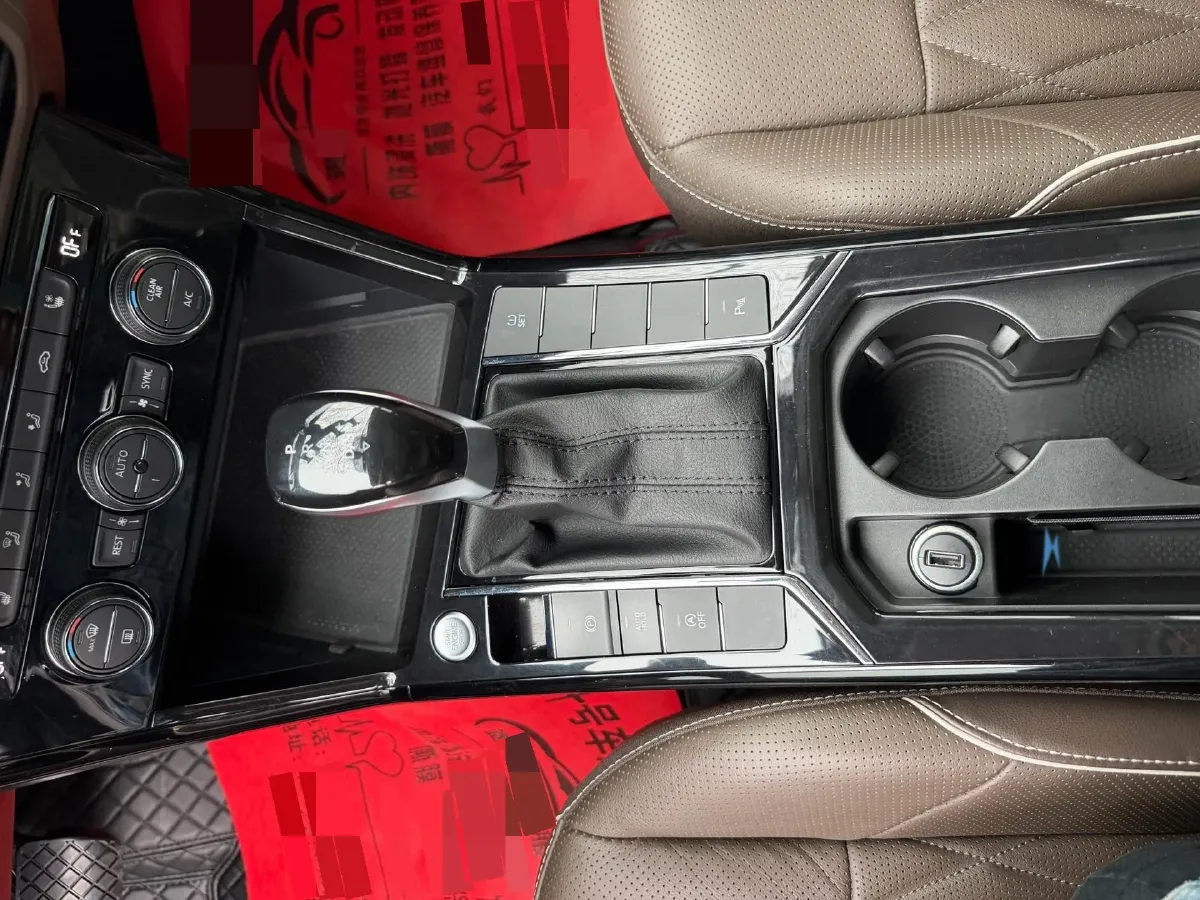 2019 Volvo V40 1.5T 152HP L4 6AT,autocango,china used car exporter,china ev exporter,chinese used car exporter,chinese used ev exporter