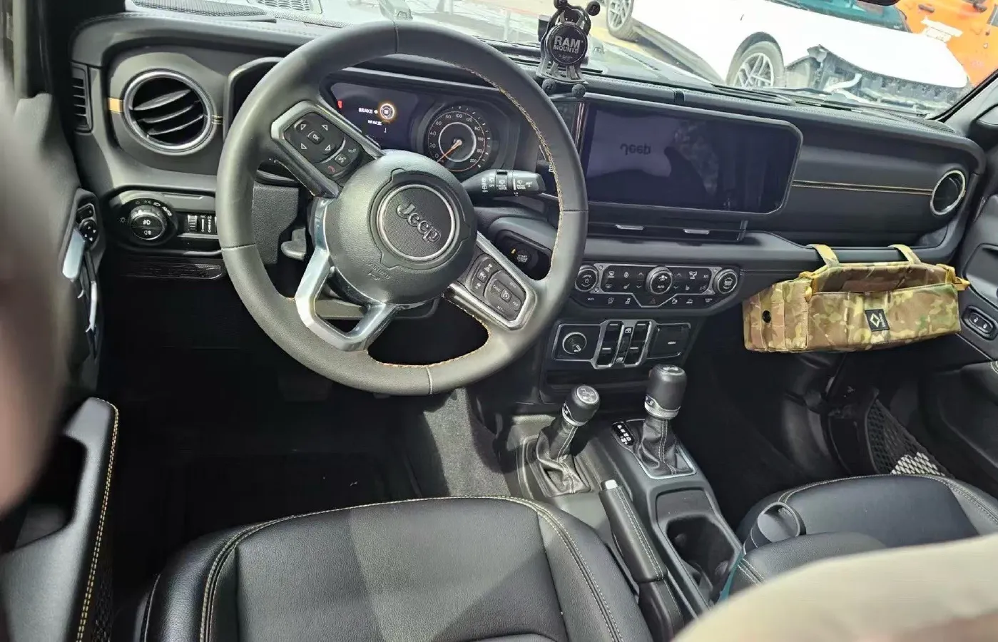 2024 Jeep Wrangler 2.0T 266HP L4 8AT,autocango,china used car exporter,china ev exporter,chinese used car exporter,chinese used ev exporter