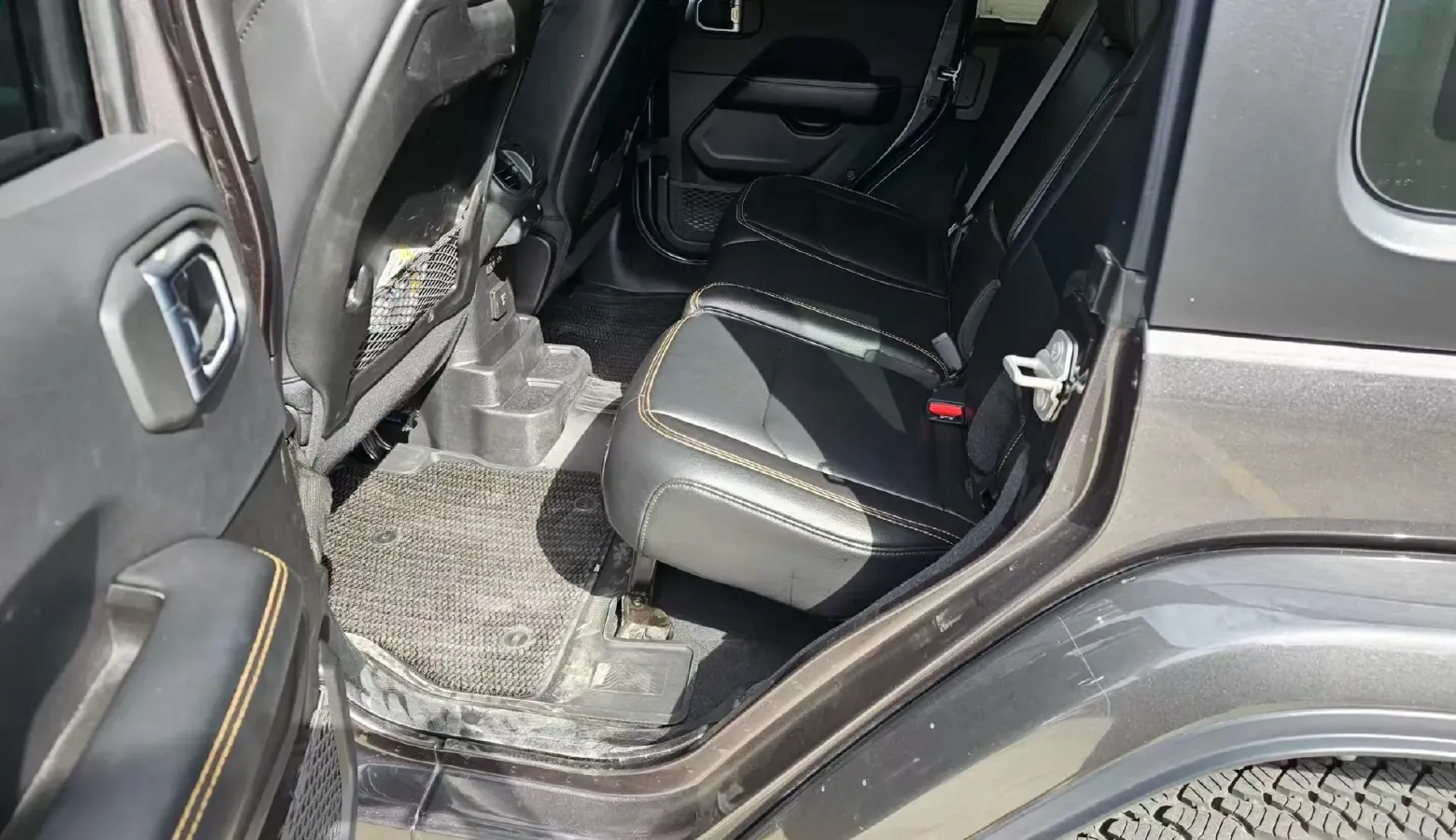 2024 Jeep Wrangler 2.0T 266HP L4 8AT,autocango,china used car exporter,china ev exporter,chinese used car exporter,chinese used ev exporter