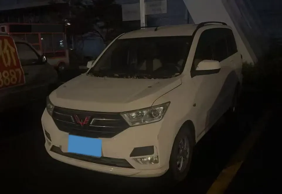 2021 WuLing HongGuang 1.5L 99HP L4 6MT,autocango,china used car exporter,china ev exporter,chinese used car exporter,chinese used ev exporter