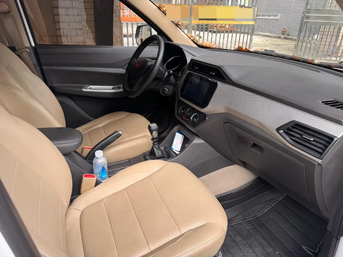 2021 WuLing HongGuang 1.5L 99HP L4 6MT,autocango,china used car exporter,china ev exporter,chinese used car exporter,chinese used ev exporter